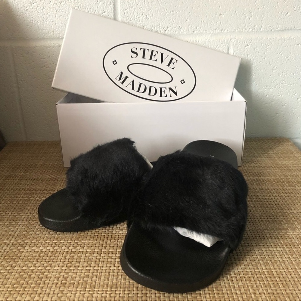 Steve Madden Softey Black Sliders